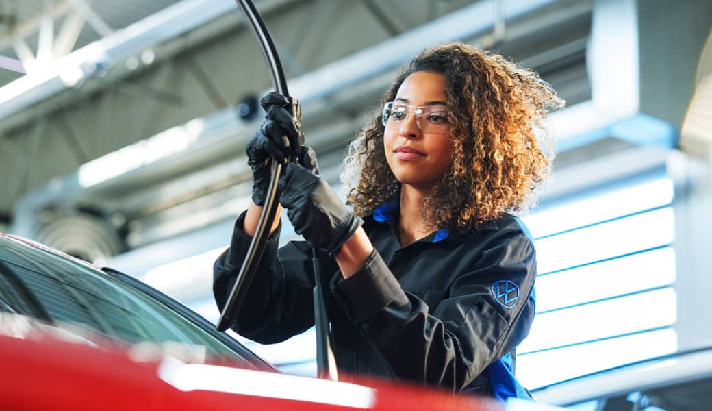 Emich-Chevrolet-Service-Technician-Closeup1